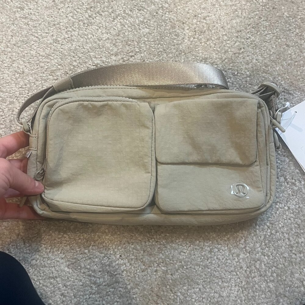 NWT Lululemon Multi-Pocket Crossbody Bag 2.5L